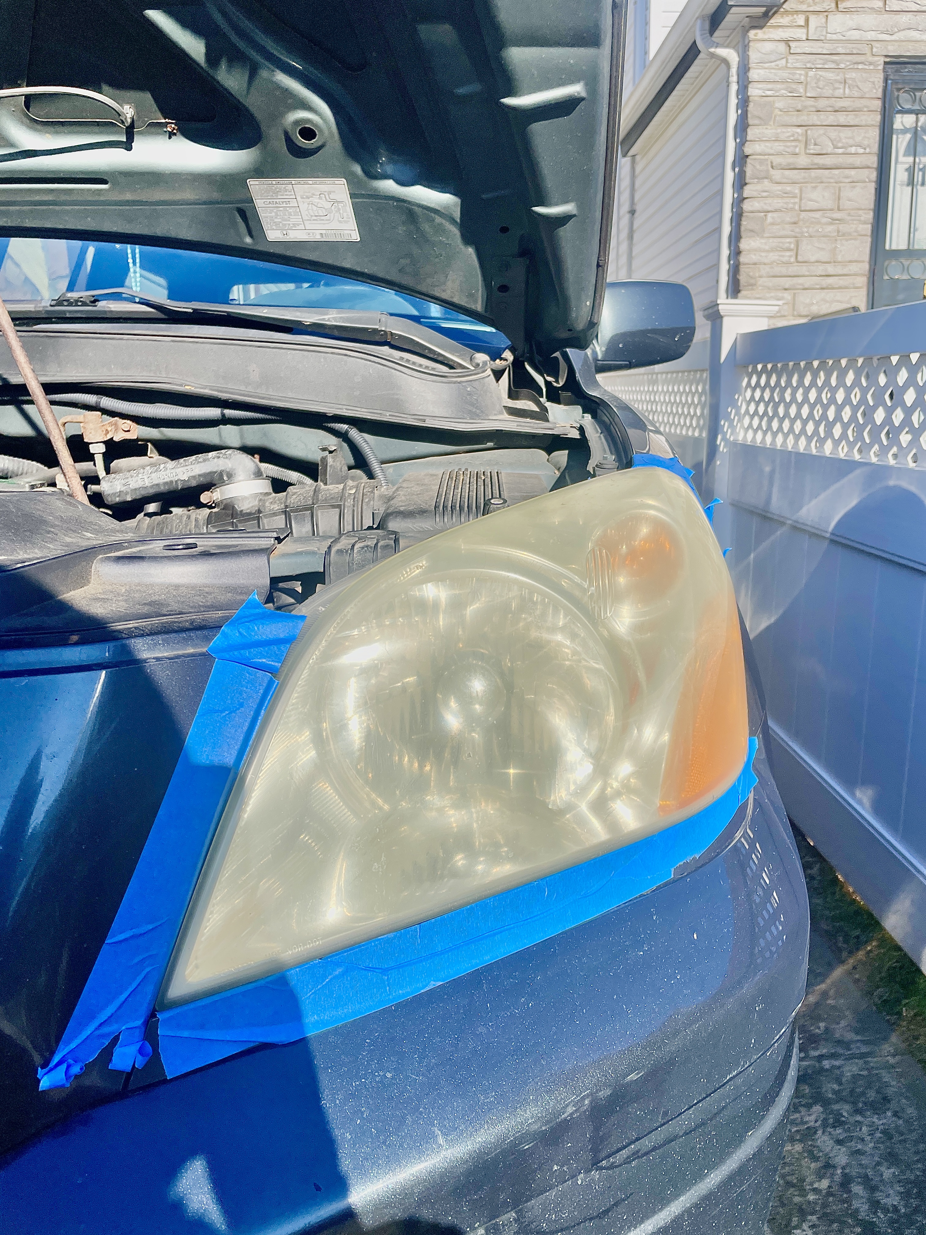 Honda Pilot foggy headlight before restoration